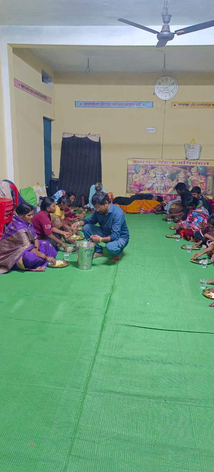 सलोनी में कुरूद बाढ़ प्रभावित लोगों के लिए भोजन व्यवस्था