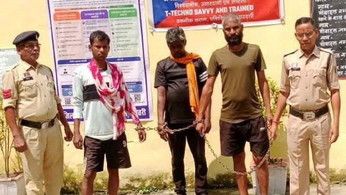 धमतरी में 32 मवेशी बरामद मामले में गिरफ्तार तीन आरोपी और मेचका पुलिस