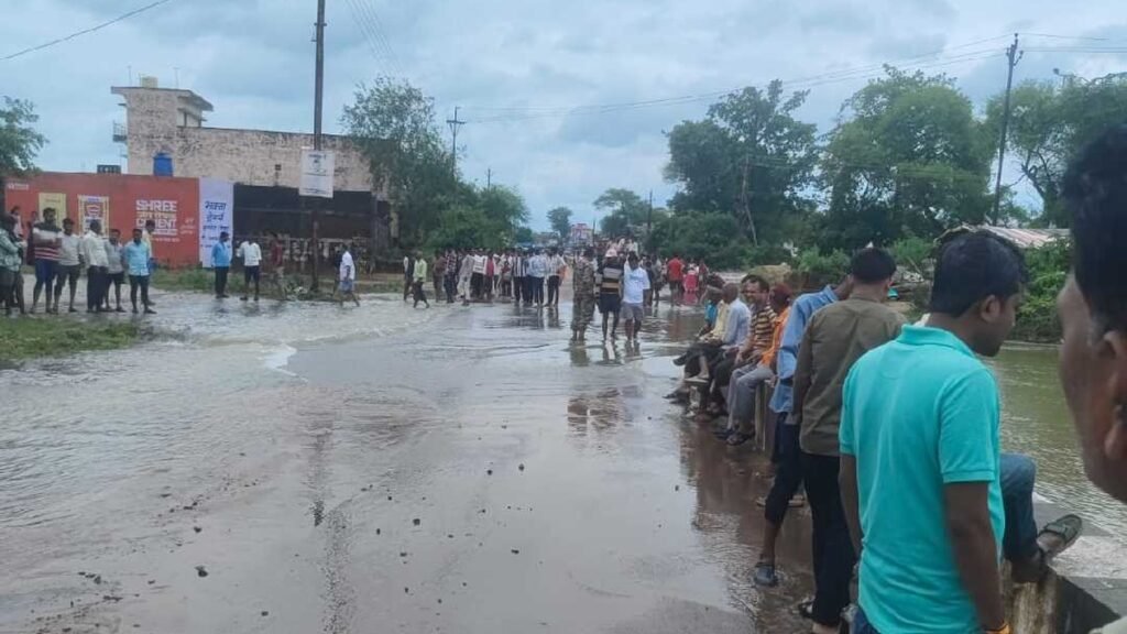 Megha Girl Body Found घटना के बाद घटनास्थल पर जुटे ग्रामीण