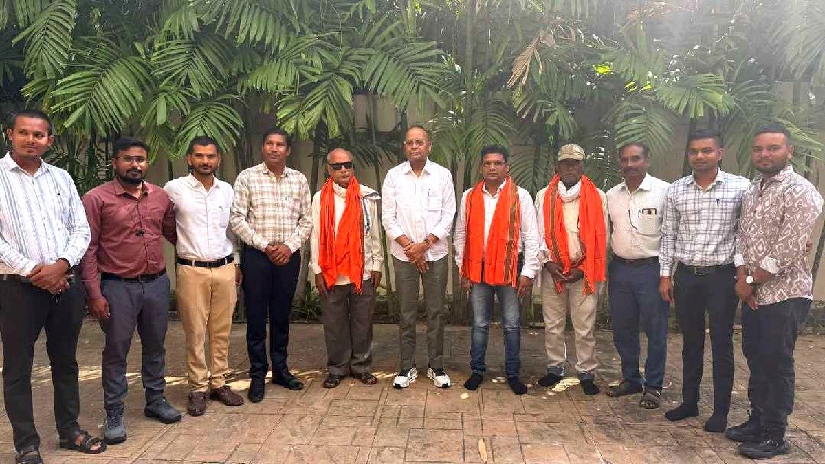 रायपुर में अजय चंद्राकर के निवास पर भाजपा में शामिल होते बुधारु राम साहू, शोभाराम कँवर और रविशंकर साहू