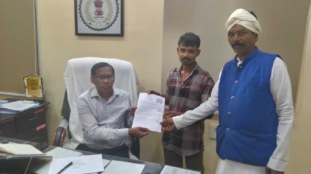 सेवा सेतु पोर्टल से विवाह प्रमाण पत्र प्राप्त करने वाले नगरी निवासी राज साहू