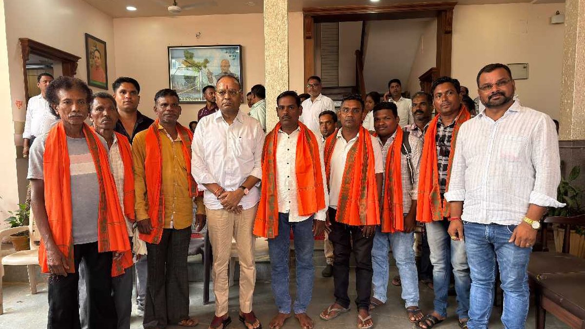 विधायक अजय चंद्राकर के समक्ष चरमुड़िया के सात लोगों का भाजपा प्रवेश