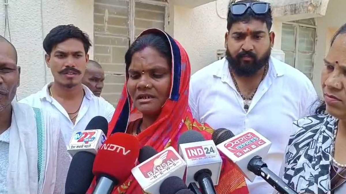 पिंकी मानिकपुरी की संदिग्ध मौत मामले में एसपी कार्यालय पहुंचे परिजन