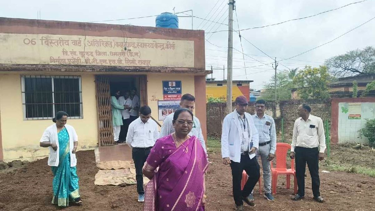  कोर्रा PHC धमतरी में NQAS मूल्यांकन टीम और स्वास्थ्य स्टाफ
