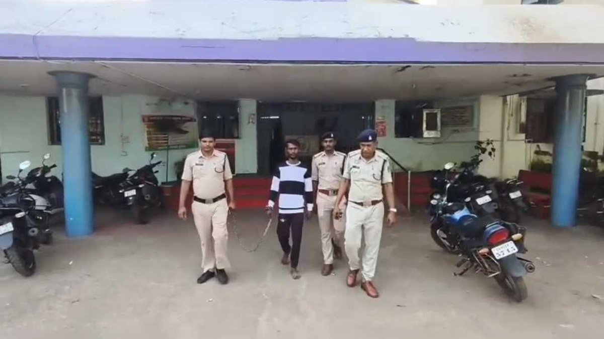 कुरूद चाकूबाजी मामले में गिरफ्तार आरोपी दुलेश्वर टंडन।
